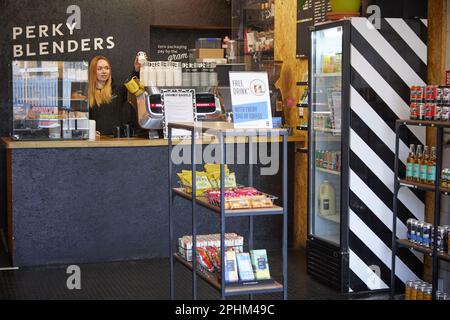 La caffetteria Perky Blenders comprende "Unholy Bagels", 660 High Rd, Leyton, East London E10 6JP, Inghilterra, Regno Unito. Foto Stock