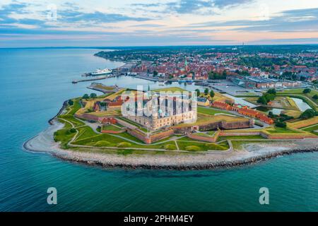 Vista panoramica al tramonto del castello di Kronborg a Helsingor, Danimarca. Foto Stock