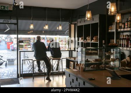 Il negozio e ristorante indipendente Yardarm su Francis Road, Leyton, East London, Inghilterra, Regno Unito. Foto Stock