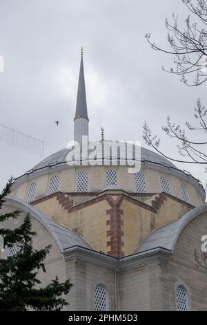 Vista generale dalla moschea di Yunus Emre per il culto nel quartiere di Atakoy e Bakirkoy di Istanbul, Turchia il 4th aprile 2023. Credit: Notizie SMP / Alamy L Foto Stock