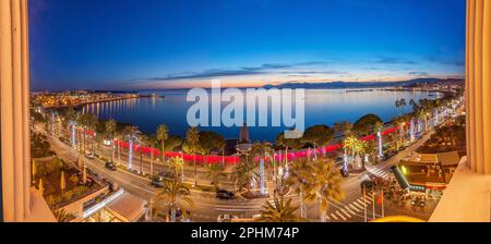 Francia, Alpes-Maritimes (06) Cannes, la Croisette vista da Hôtel Martinez, Grand Hyatt Cannes Hôtel Foto Stock