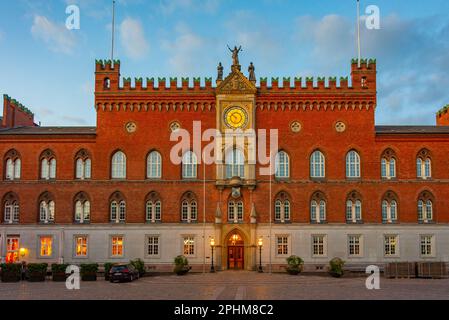 Vista al tramonto del municipio in danese Odense città. Foto Stock