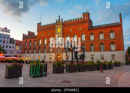 Vista al tramonto del municipio in danese Odense città. Foto Stock