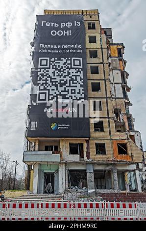 Casa saltato razzo russo nella città di Dnipro sulla zona residenziale Pobeda in Ucraina il 14 gennaio 2023. Fuoco di razzo da parte di invasori russi su civile Foto Stock