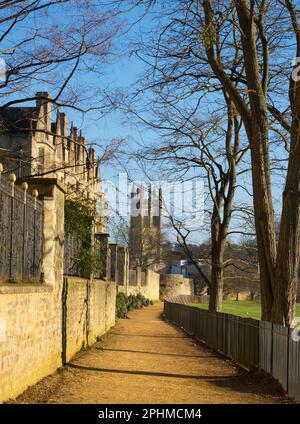 Deadman's Walk è un sentiero panoramico pubblico che corre da est a ovest nel centro di Oxford, Inghilterra, situato immediatamente a sud del Merton College, l'exte Foto Stock