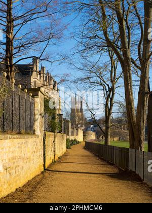 Deadman's Walk è un sentiero panoramico pubblico che corre da est a ovest nel centro di Oxford, Inghilterra, situato immediatamente a sud del Merton College, l'exte Foto Stock