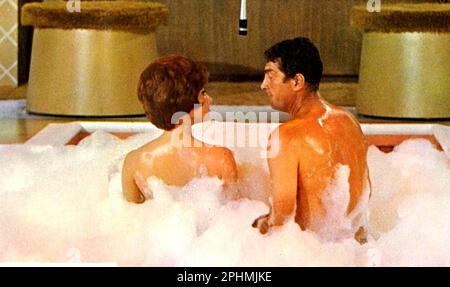 I SILENZIATORI 1966 Columbia Pictures film con Dean Martin e Cyd Charisse Foto Stock