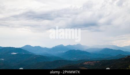 Foto panoramica del paesaggio montano dell'isola di Corsica, Francia Foto Stock
