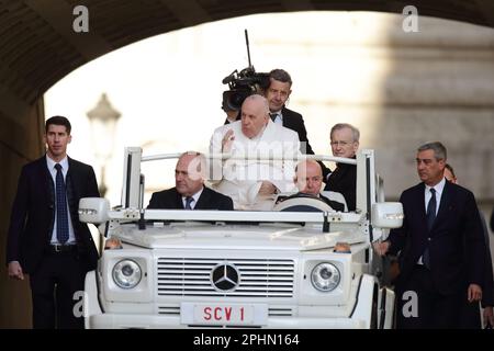 29 marzo 2023 - PAPA FRANCESCO durante l'udienza Generale del mercoledì in S. Piazza Pietro in Vaticano - Città del Vaticano - © EvandroInetti via ZUMA Wire (Credit Image: © Evandro Inetti/ZUMA Press Wire) SOLO PER USO EDITORIALE! Non per USO commerciale! Foto Stock