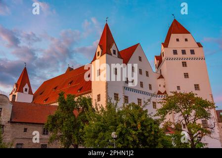 Sunset view of New castle in German town Ingolstadt. Foto Stock