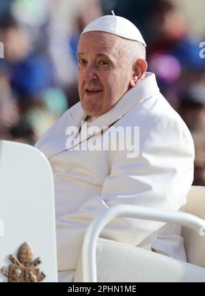 29 marzo 2023 - PAPA FRANCESCO durante l'udienza Generale del mercoledì in S. Piazza Pietro in Vaticano - Città del Vaticano - © EvandroInetti via ZUMA Wire (Credit Image: © Evandro Inetti/ZUMA Press Wire) SOLO PER USO EDITORIALE! Non per USO commerciale! Foto Stock