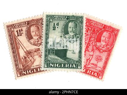 Francobolli di menta vintage dalla Nigeria isolati su uno sfondo bianco. Foto Stock