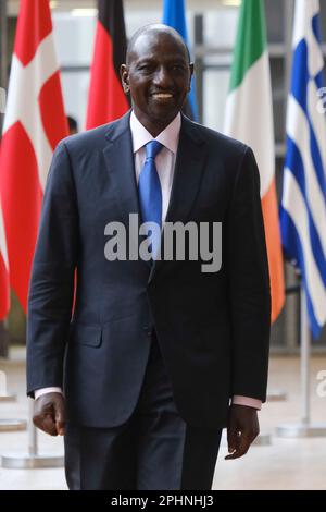 Bruxelles, Belgio. 29th Mar, 2023. Il Presidente del Consiglio europeo Charles Michel dà il benvenuto al Presidente del Kenya William Ruto prima di una riunione nell'edificio del Consiglio europeo a Bruxelles, Belgio il 29 marzo 2023 Credit: ALEXANDROS MICHAILIDIS/Alamy Live News Foto Stock