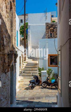 Strade colorate della città di Mandraki sull'isola greca Nisyros. Foto Stock