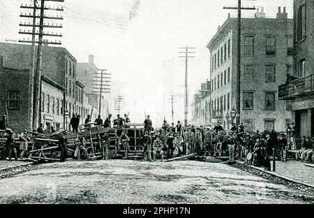 La didascalia del 1896 recita: 'Cincinnati sommosse del 1884. La Barricade in South Sycamore Street dalla fotografia di Rombach e Groene." Le rivolte di Cincinnati del 1884, note anche come rivolte del tribunale di Cincinnati, sono state provocate dallo sdegno pubblico per la decisione di una giuria di restituire un verdetto di omicidio in quello che è stato visto come un chiaro caso di omicidio Foto Stock