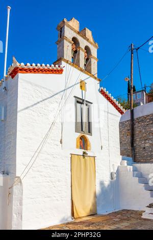 Piccola chiesa nella città greca Hydra. Foto Stock