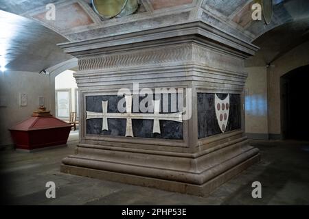 Tomba di Cosimo il Vecchio nella cripta della chiesa di San Lorenzo a Firenze Foto Stock