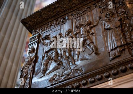 Il pulpito della Passione iniziato da Donatello, una delle sue ultime opere, nella chiesa di San Lorenzo, a Firenze Foto Stock