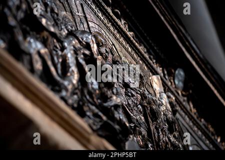 Il pulpito della Passione iniziato da Donatello, una delle sue ultime opere, nella chiesa di San Lorenzo, a Firenze Foto Stock