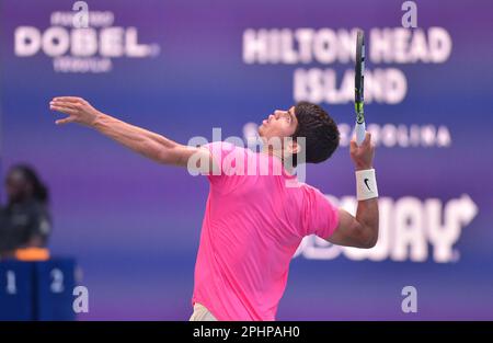 Miami Gardens, Stati Uniti. 28th Mar, 2023. MIAMI GARDENS, FLORIDA - 28 MARZO: Carlos Alcaraz (ESP) vs. Tommy Paul (USA) durante il Miami Open presentato da Itaú all'Hard Rock Stadium il 28 marzo 2023 a Miami Gardens, Florida. (Foto di JL/Sipa USA) Credit: Sipa USA/Alamy Live News Foto Stock