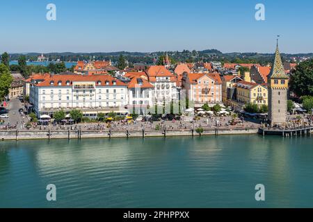Vista aerea di Lindau forma il faro. Lindau è una destinazione turistica molto popolare a Bodensee (Lago di Costanza), Baviera, Germania Foto Stock