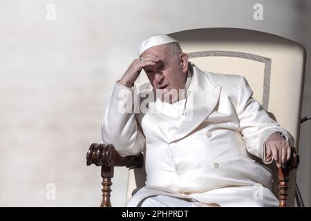 Città del Vaticano, Vaticano, 29 marzo 2023. Papa Francesco durante la sua udienza generale settimanale a San Piazza Pietro. Maria Grazia Picciarella/Alamy Live News Foto Stock