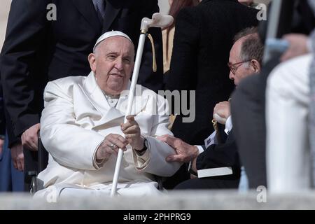 Città del Vaticano, Vaticano, 29 marzo 2023. Papa Francesco durante la sua udienza generale settimanale a San Piazza Pietro. Maria Grazia Picciarella/Alamy Live News Foto Stock