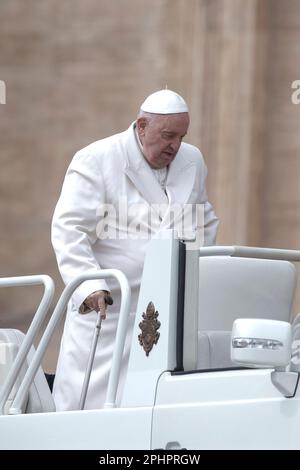 Città del Vaticano, Vaticano, 29 marzo 2023. Papa Francesco durante la sua udienza generale settimanale a San Piazza Pietro. Maria Grazia Picciarella/Alamy Live News Foto Stock