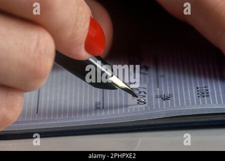 1991 STORICO PRIMO PIANO MANO DELLA DONNA SCRITTURA ASSEGNO CON INCHIOSTRO PENNA FONTANA Foto Stock