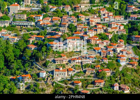 Vista panoramica del villaggio di Dimitsana in Grecia. Foto Stock