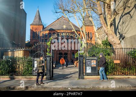 Londra - Gennaio 2023: Il Tabernacolo a Notting Hill, Londra occidentale. Un luogo per eventi e un centro per le arti dello spettacolo. Foto Stock