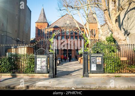 Londra - Gennaio 2023: Il Tabernacolo a Notting Hill, Londra occidentale. Un luogo per eventi e un centro per le arti dello spettacolo. Foto Stock