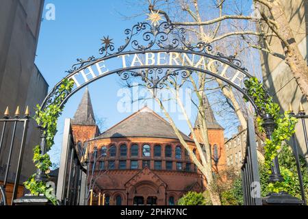 Londra - Gennaio 2023: Il Tabernacolo a Notting Hill, Londra occidentale. Un luogo per eventi e un centro per le arti dello spettacolo. Foto Stock