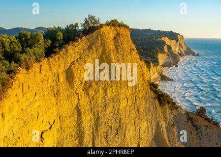 Vista al tramonto di Capo Drastis un'isola di Corfù, Grecia. Foto Stock