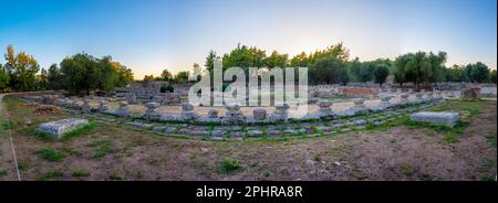 Vista al tramonto del sito archeologico di Olympia in Grecia. Foto Stock