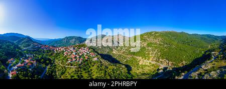 Vista panoramica del villaggio di Dimitsana in Grecia. Foto Stock