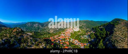 Vista panoramica del villaggio di Dimitsana in Grecia. Foto Stock