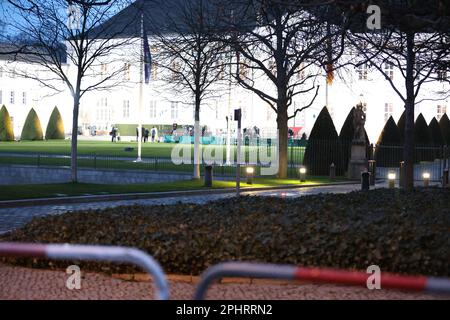 Berlino, Germania. 29th Mar, 2023. Berlino: In serata, il Presidente Federale vi invita a un banchetto di Stato a Palazzo Bellevue in onore del re. La foto mostra Bellevue Palace (Foto di Simone Kuhlmey/Pacific Press) Credit: Pacific Press Media Production Corp./Alamy Live News Foto Stock