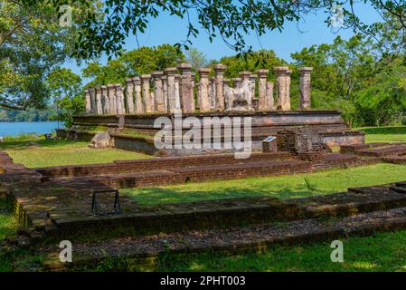 Rovine del palazzo nissanka malla a polonnaruwa, Sri Lanka. Foto Stock