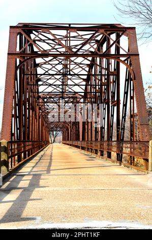 Grand Bridge sul fiume Neosho (alias Grand) a Fort Gibson, Oklahoma, Stati Uniti, Stati Uniti STATI UNITI. Foto Stock