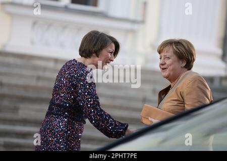 Berlino, Berlino, Germania. 29th Mar, 2023. Berlino: In serata, il Presidente Federale vi invita a un banchetto di Stato a Palazzo Bellevue in onore del re. La foto mostra Angela Merkel di fronte a Bellevue Palace (Credit Image: © Simone Kuhlmey/Pacific Press via ZUMA Press Wire) SOLO PER USO EDITORIALE! Non per USO commerciale! Foto Stock