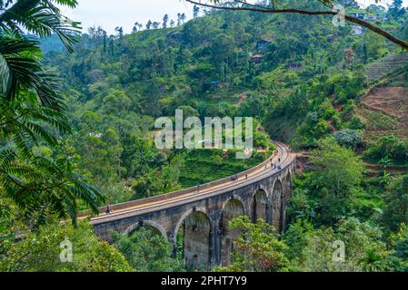 Il Ponte Nine Arches vicino a Ella, Sri Lanka. Foto Stock