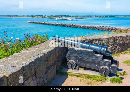 Cannoni presso la fortezza di Varberg in Svezia. Foto Stock