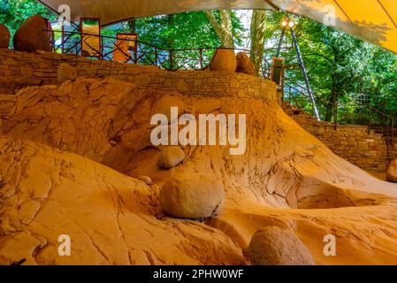 Buche sul ghiacciaio nel giardino del ghiacciaio nella città svizzera di Lucerna. Foto Stock