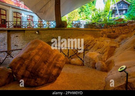 Buche sul ghiacciaio nel giardino del ghiacciaio nella città svizzera di Lucerna. Foto Stock