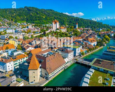 Vista panoramica del centro della città svizzera Thun. Foto Stock