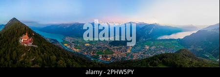 Panorama al tramonto di Harder Kulm in Svizzera. Foto Stock