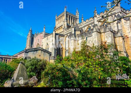 Giornata estiva alla cattedrale di Bristol in Inghilterra. Foto Stock