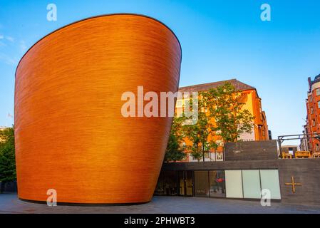 La Cappella Kamppi di Helsinki è anche conosciuta come Cappella del silenzio. Foto Stock