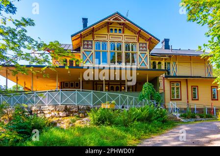 Edifici in legno al Museo all'aperto Seurasaari di Helsinki, Finlandia. Foto Stock